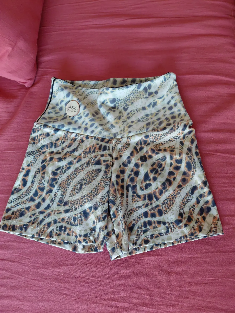Short Rosa tatuada