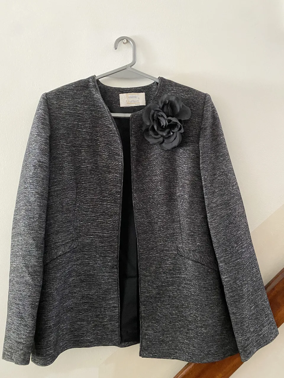 Traje Otra - Vista 3