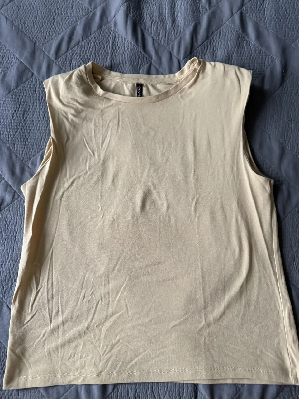 Musculosa A ≠ - imagen 1