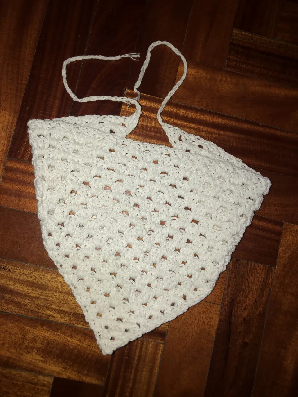 Top pañuelo de crochet BLANCO con tiras para atar.