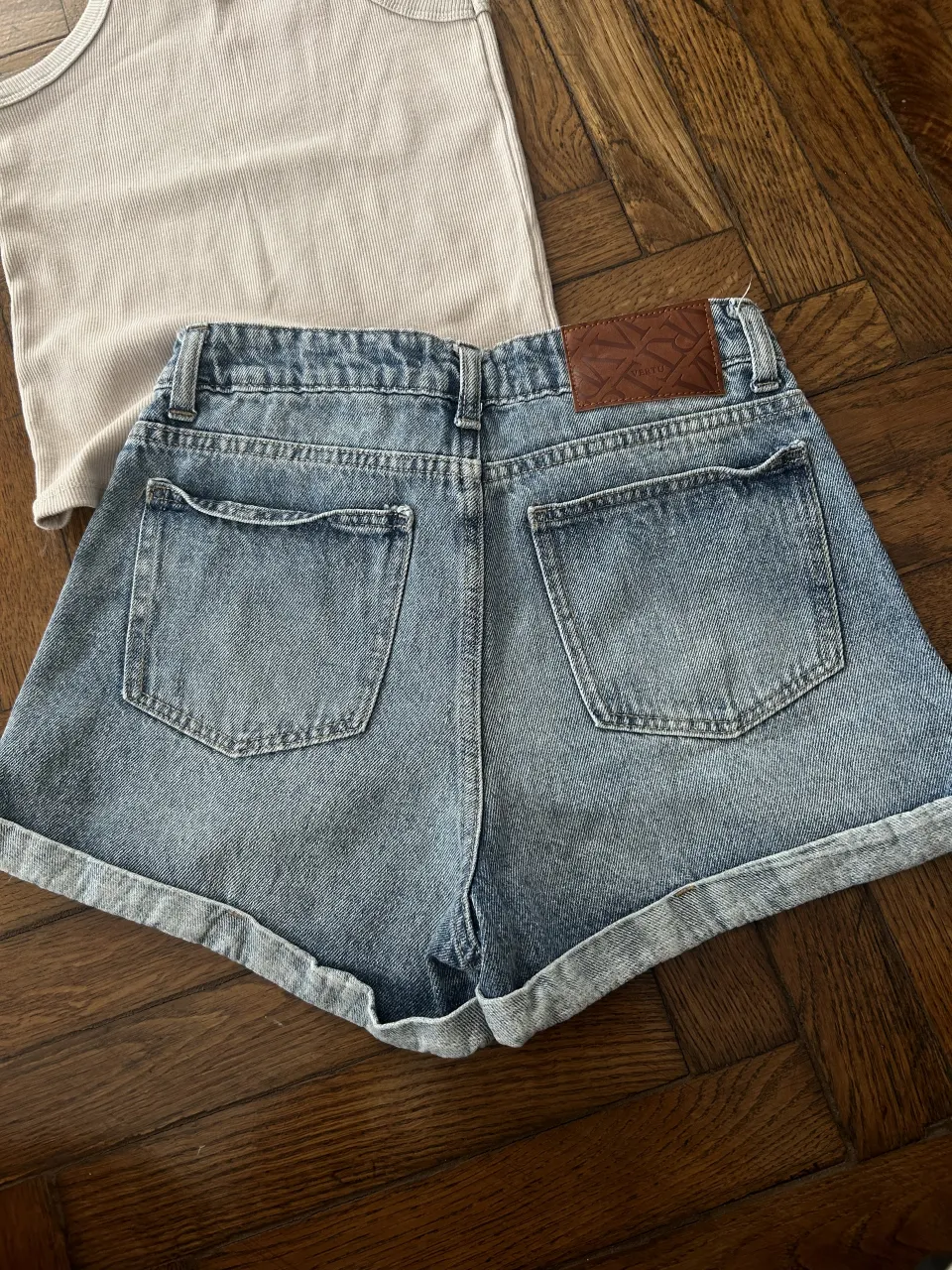 Short A.a.a - imagen 3