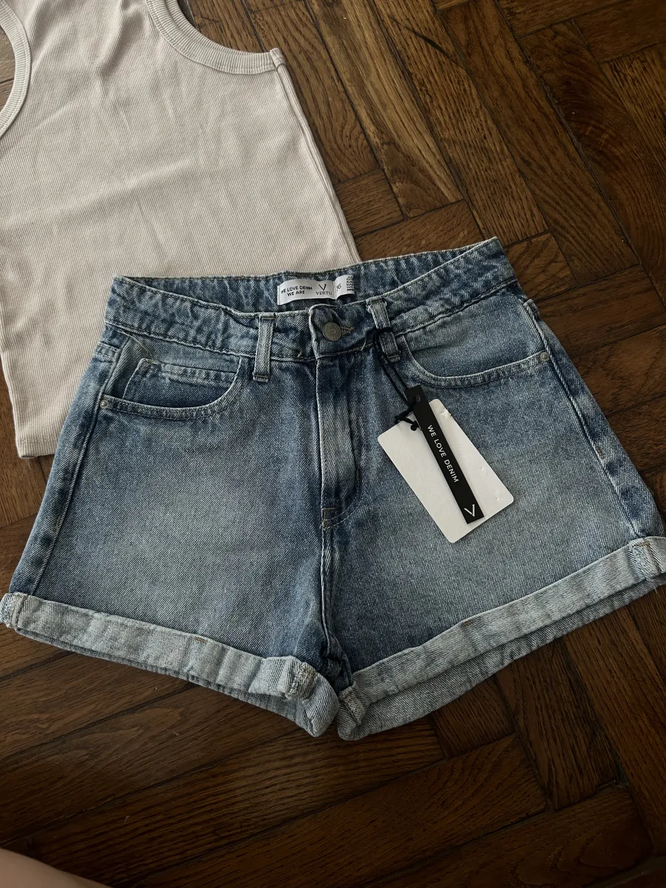 Short A.a.a - imagen 1