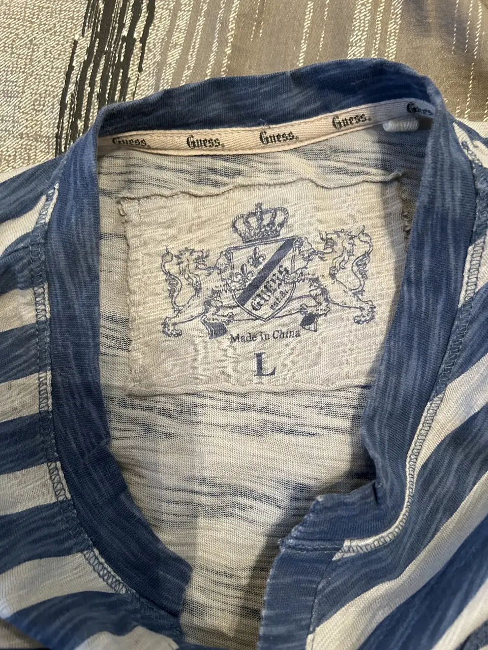 Remera GUESS miniatura 4