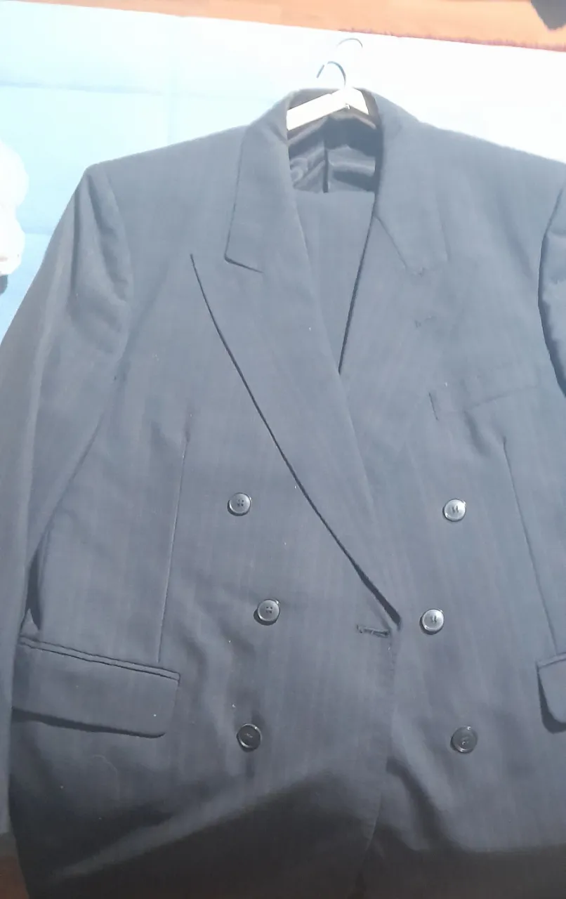 Traje Sin marca. - imagen 1