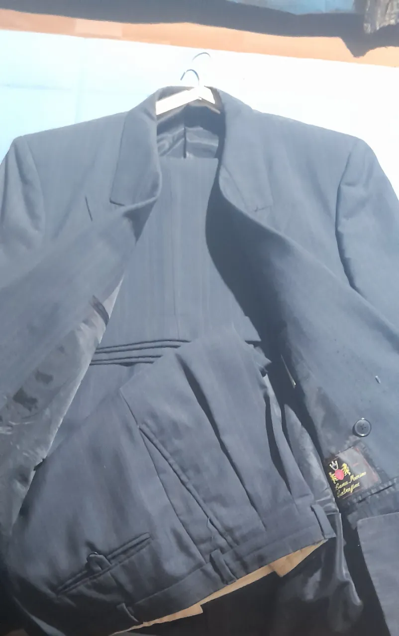 Traje Sin marca. - imagen 2
