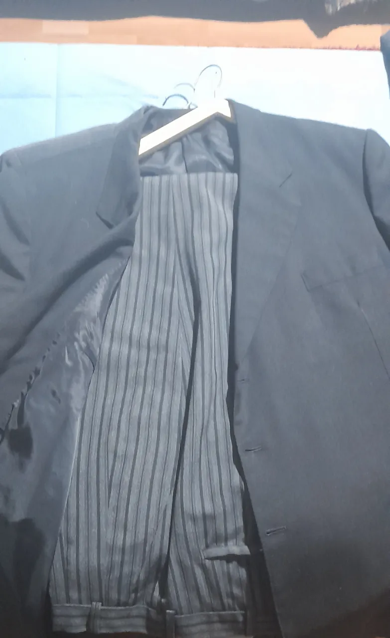 Traje Sin marca. - imagen 2