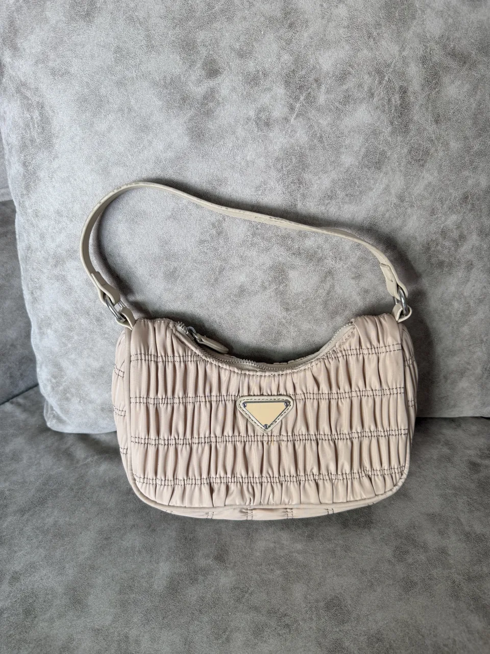 Shoulder bag pequeña, estilo Prada. color rosa viejo. 