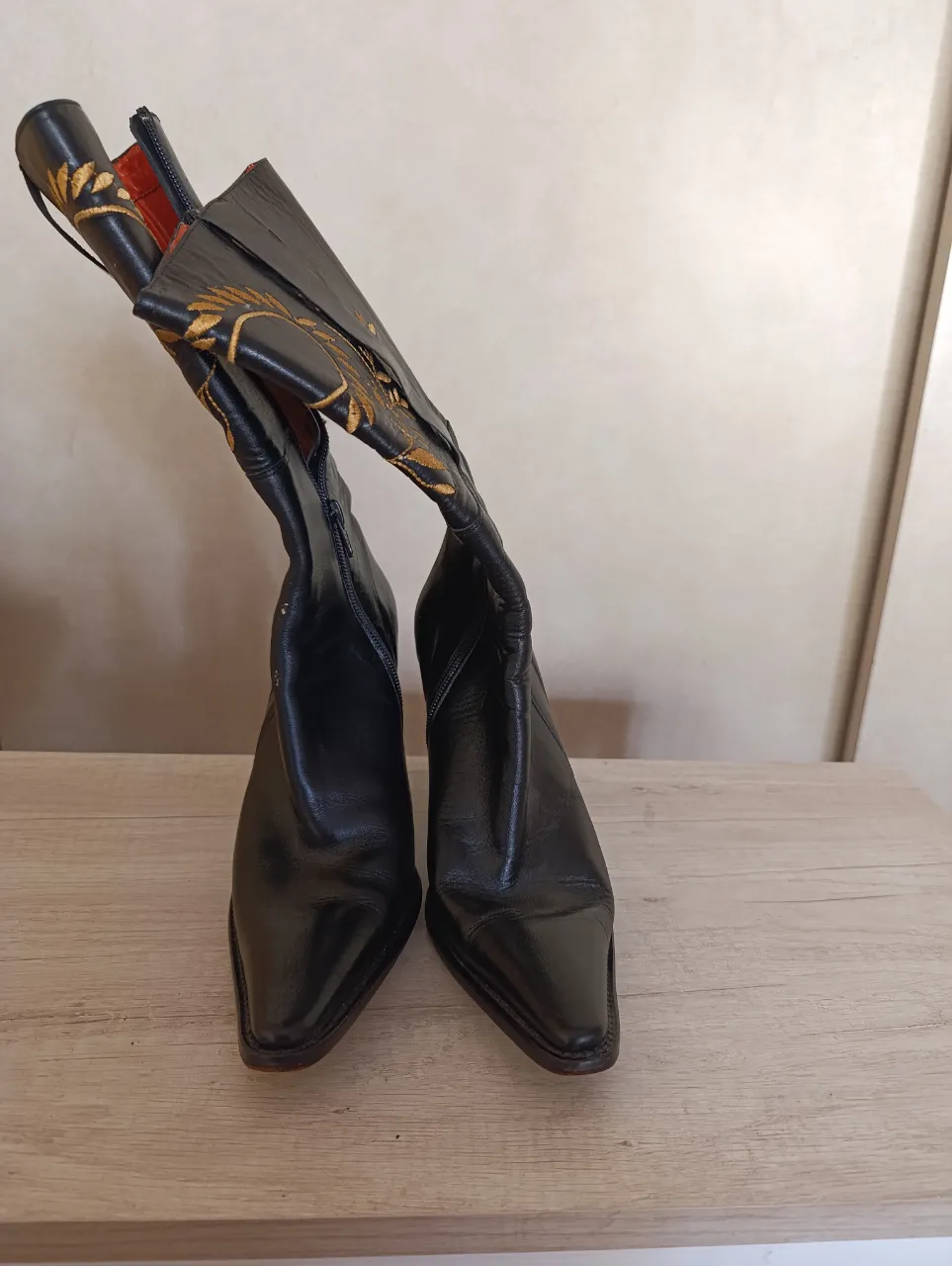 Botas A ≠ - Vista 2