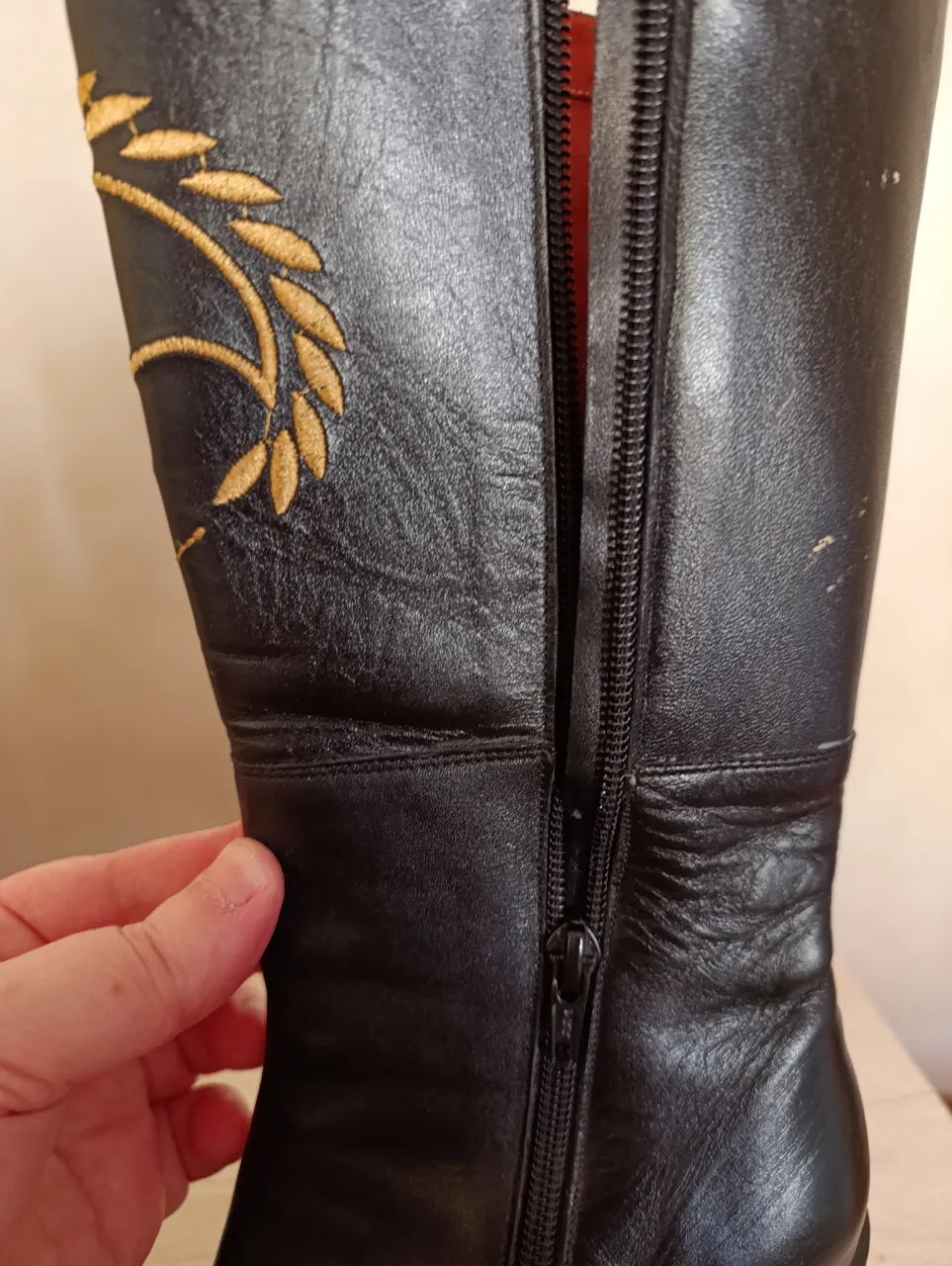 Botas A ≠ - Vista 3