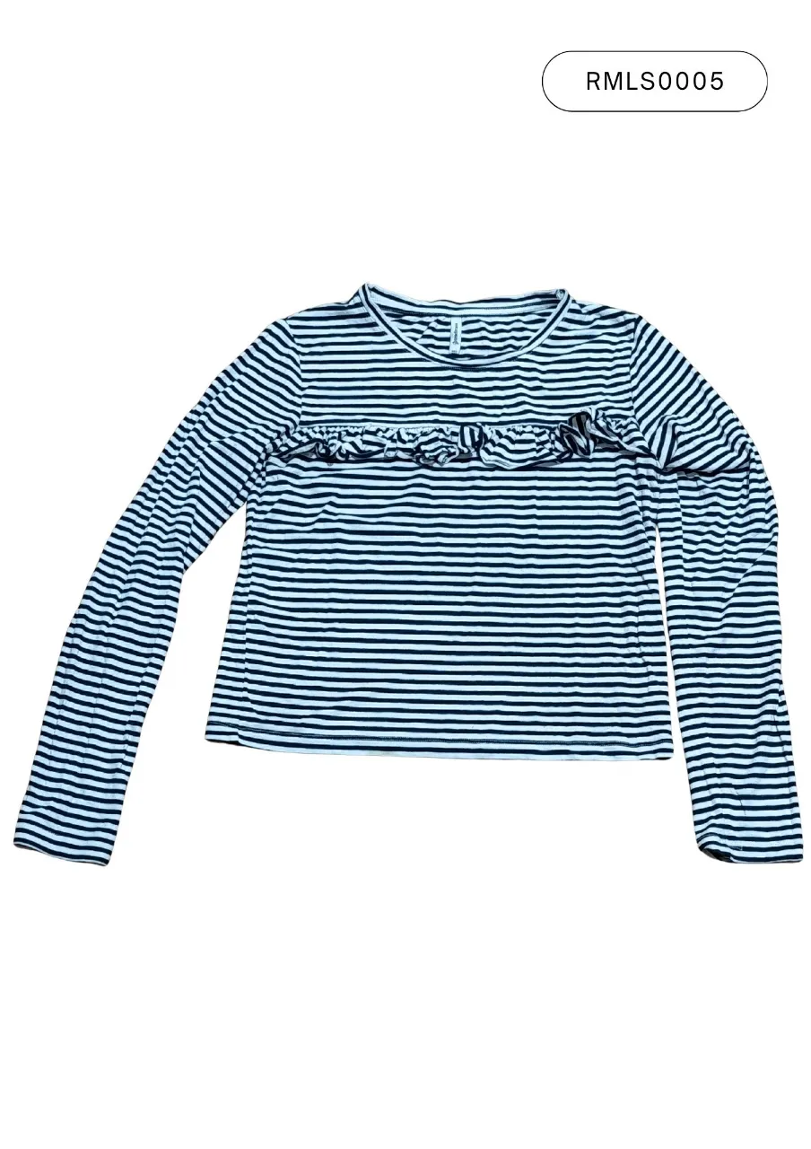 Remera a rayas "Stradivarius" con volados en el frente. 
Medidas:
(1) 58 cm
(2) 42 cm
