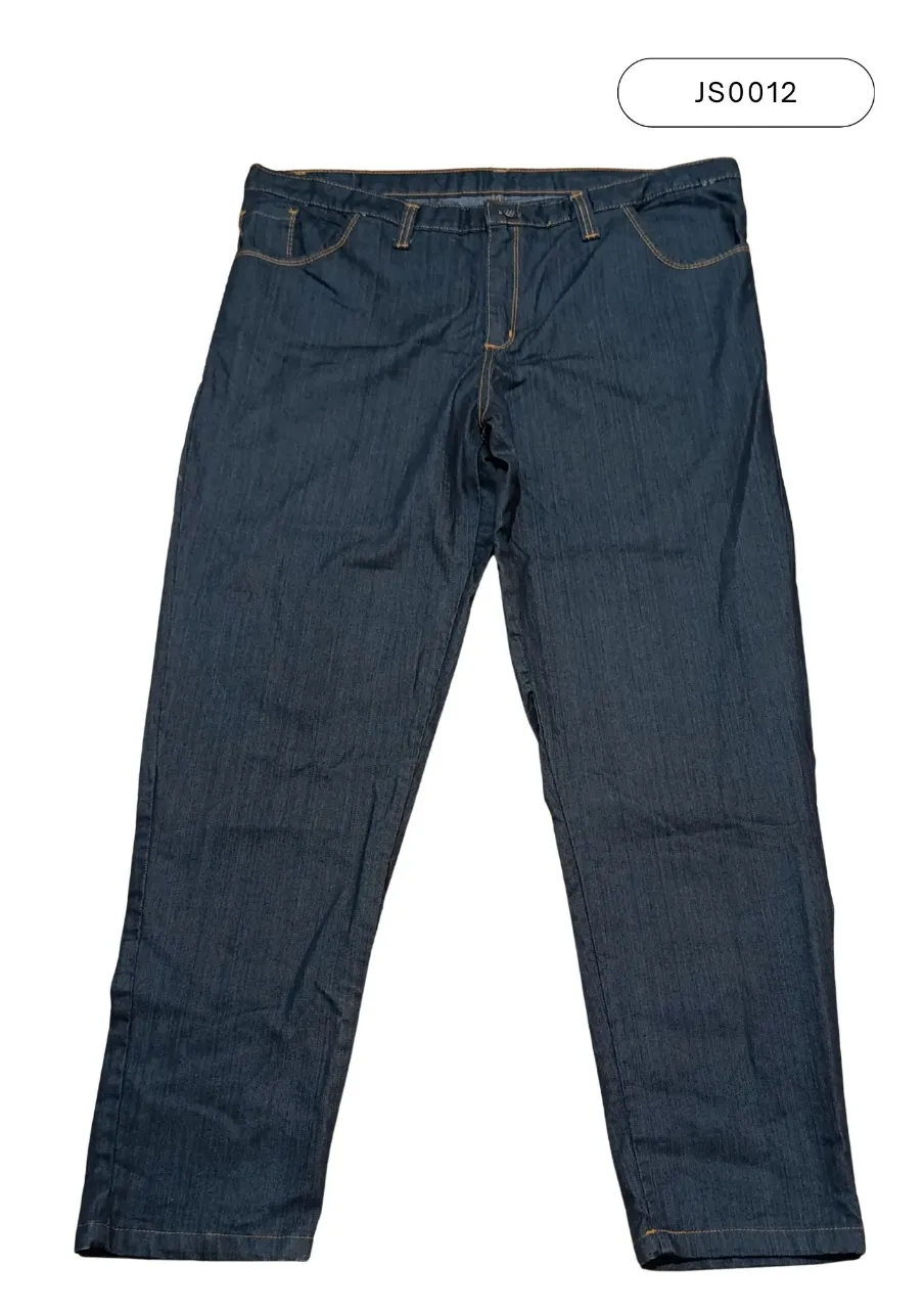 Jean de corte clásico con pespuntes en color naranja. Presenta bolsillos frontales y traseros. Industria nacional. 100% algodón.
Medidas:
Cintura: 54 cm
Tiro delantero: 30 cm
Tiro trasero: 42 cm
Largo total: 110 cm