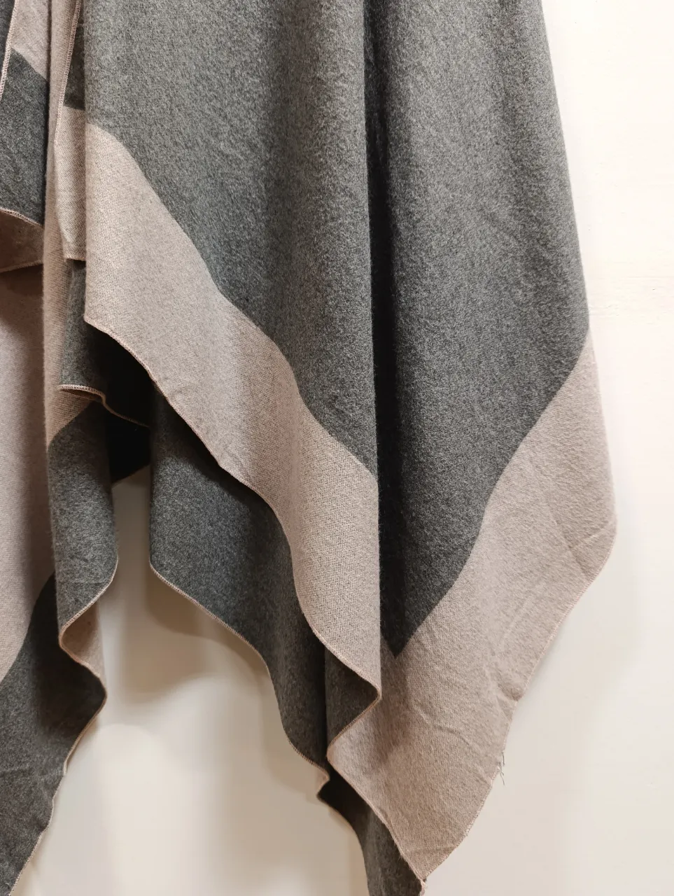 Poncho Prenda importada - imagen 2