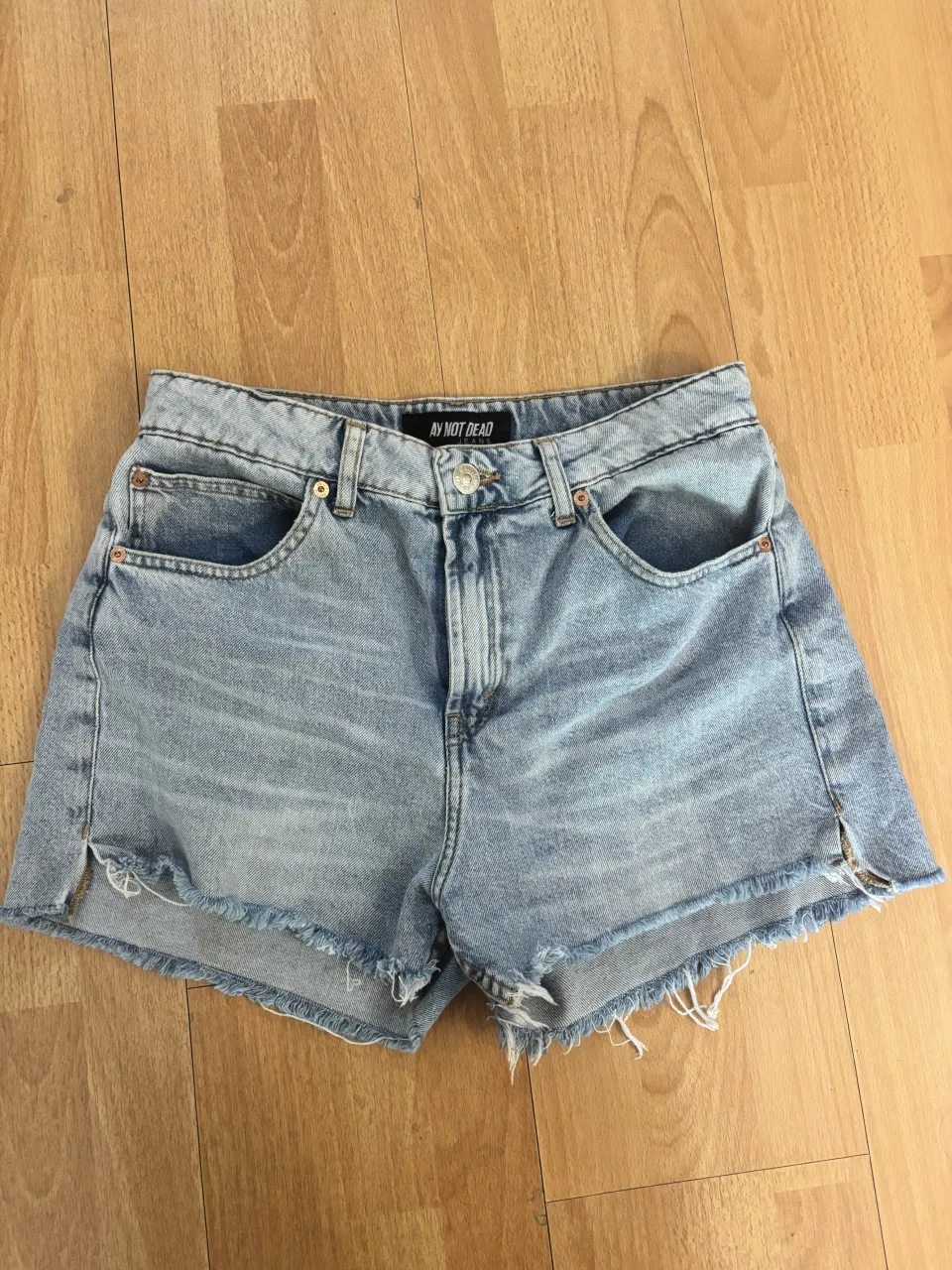 Short Ay Not Dead - imagen 2