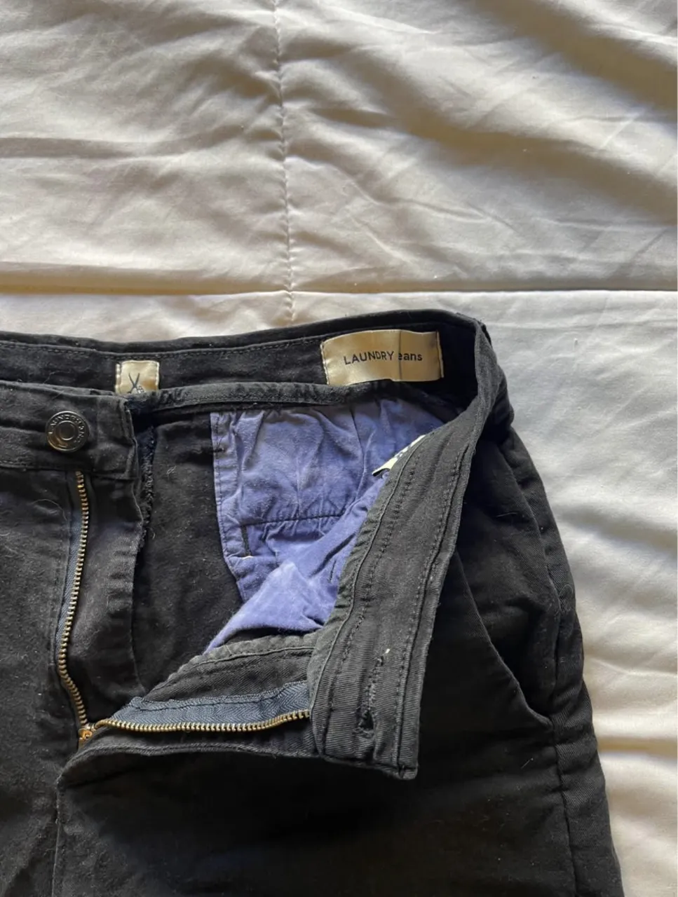 Bermuda Laundry - imagen 2