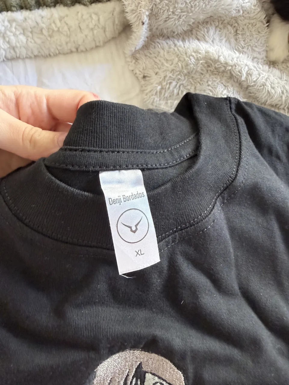 Remera Denji bordados - imagen 2