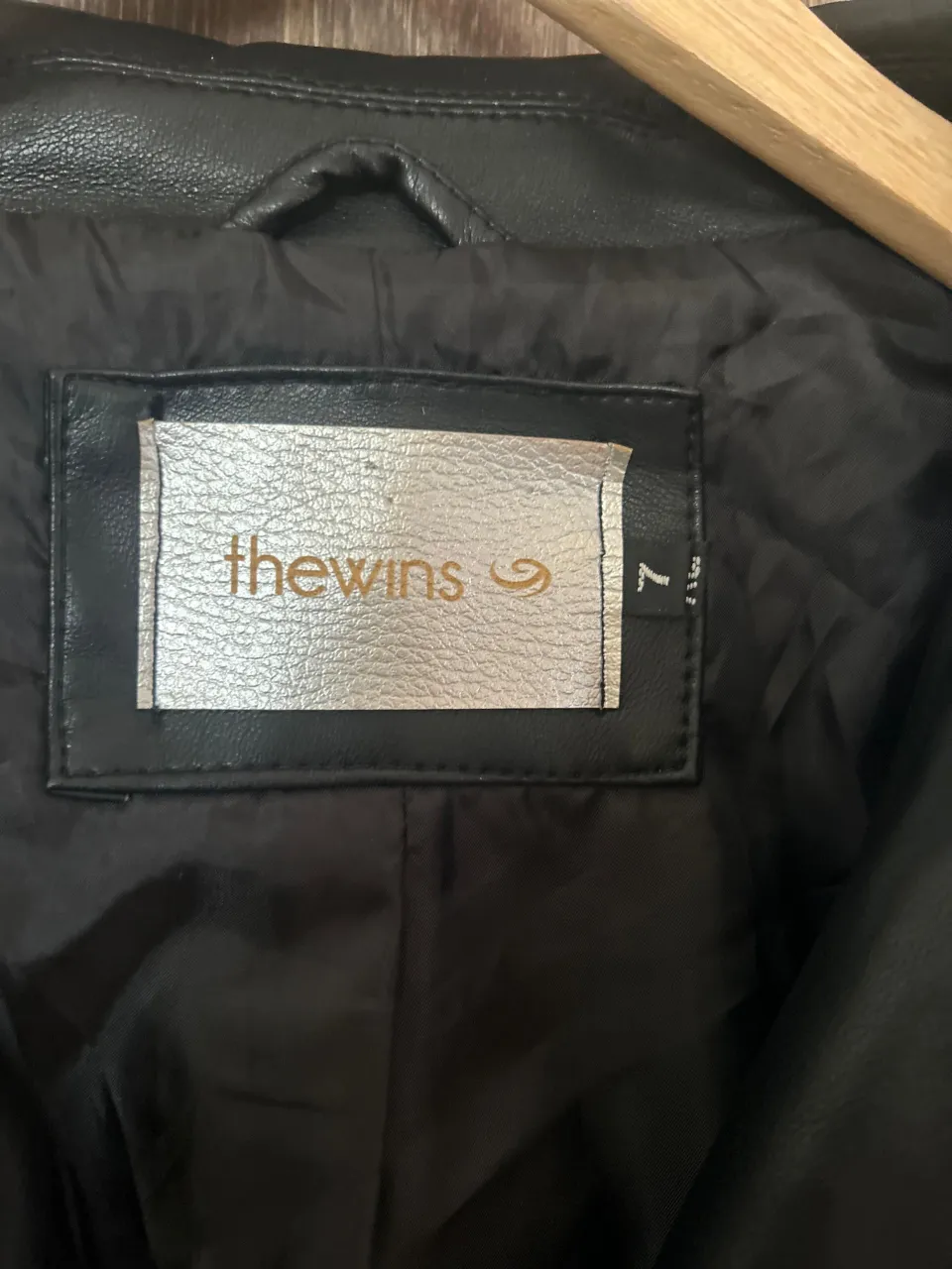 Campera Thewins - imagen 3