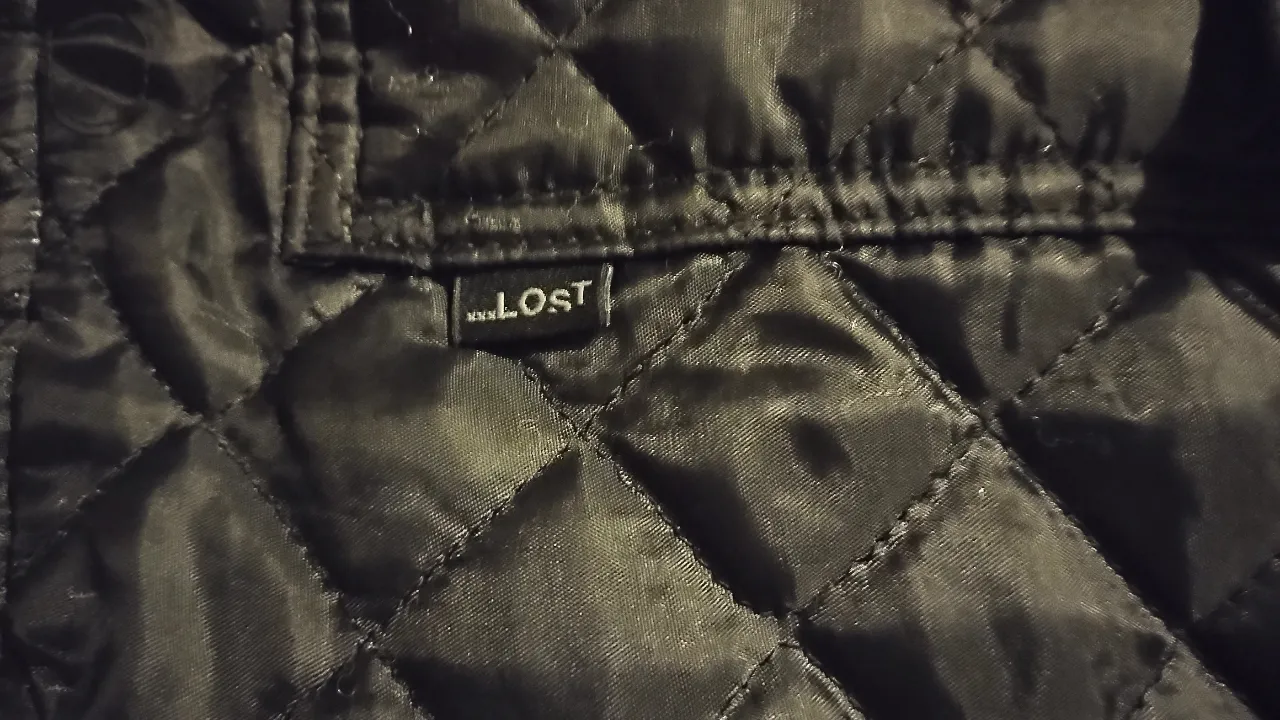 Campera Lost - imagen 5