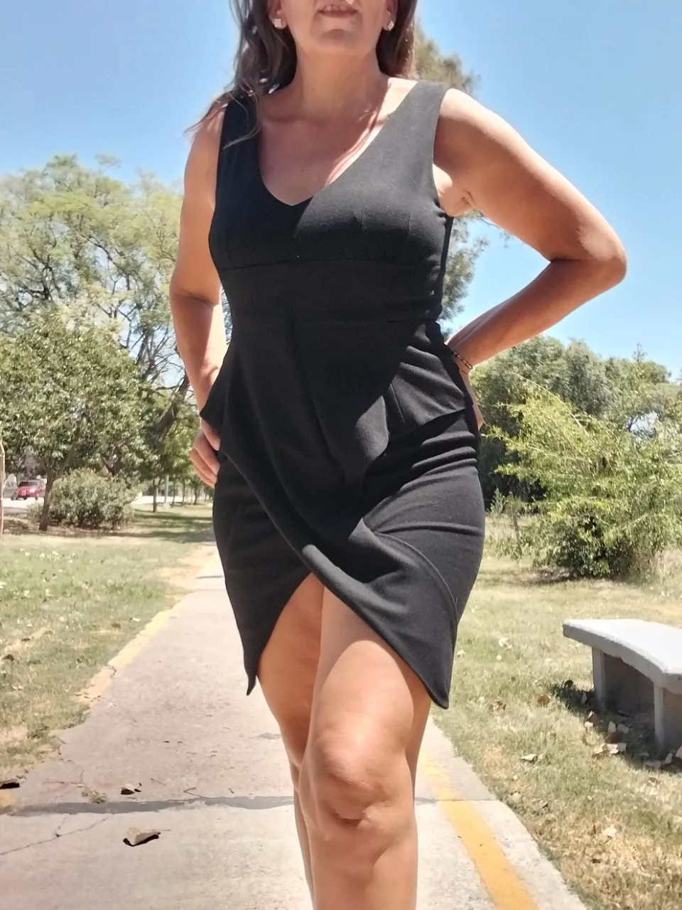 Vestido 
Maria Vazquez  escote en V en pecho y  tiene detalle de tela cruzada en la falda. tela estilo algodon con expandex talle M nuevo completamente a estremar, para usar tanto de dia como de noche, mirate el precio!!! inconseguible