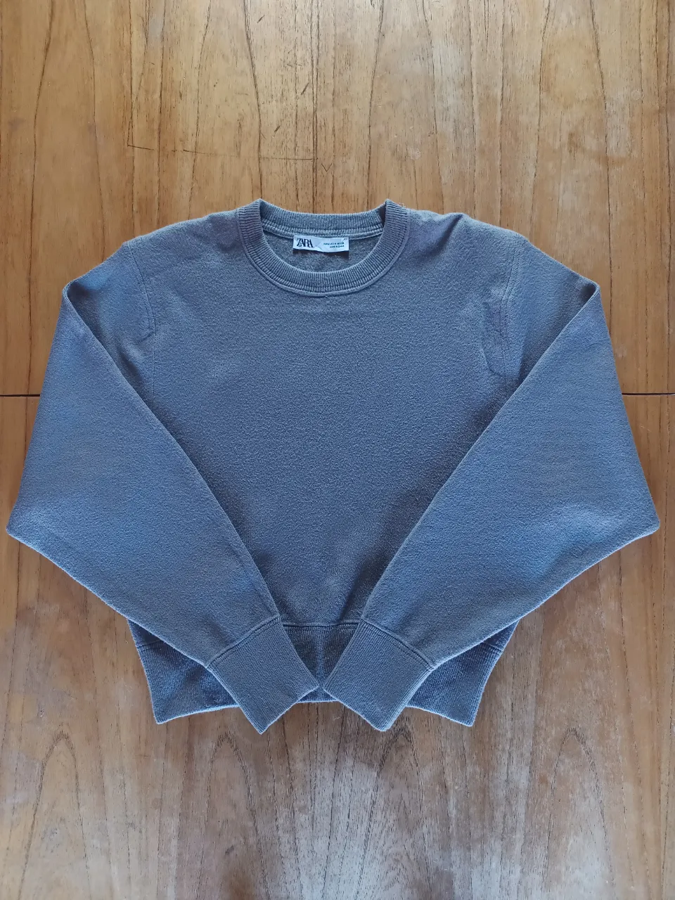 Sweater Zara Cropped Gris ( Talle M )

Medidas
Axila a Axila: 54cm
Hombros: 46cm
Largo: 57cm
Mangas: 67cm