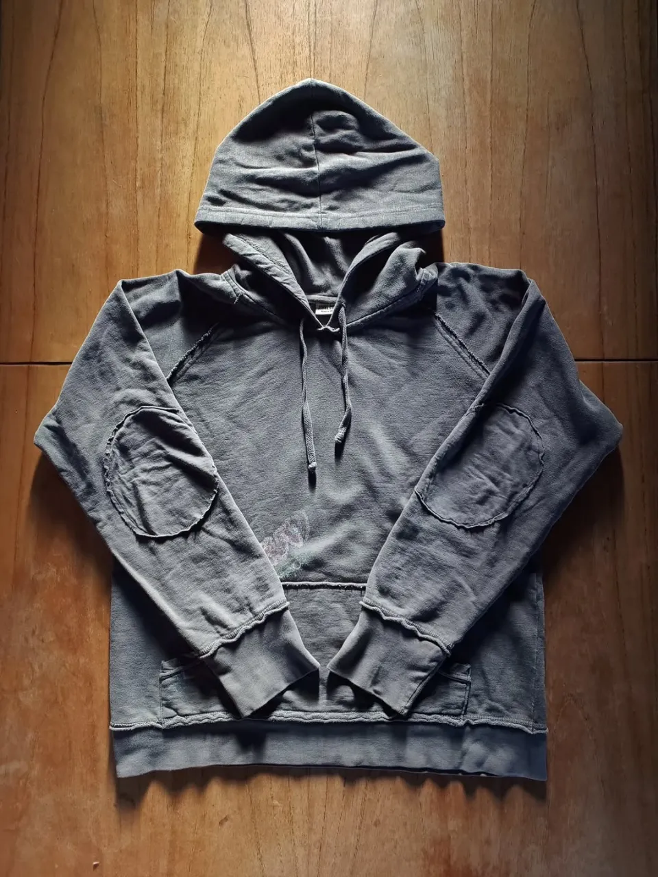 Buzo Gris Cropped John L Cook Washed Y2K ( Talle M )

Medidas 
Axila A Axila: 55cm
Hombros: 45cm
Largo: 60cm
Mangas: 59cm