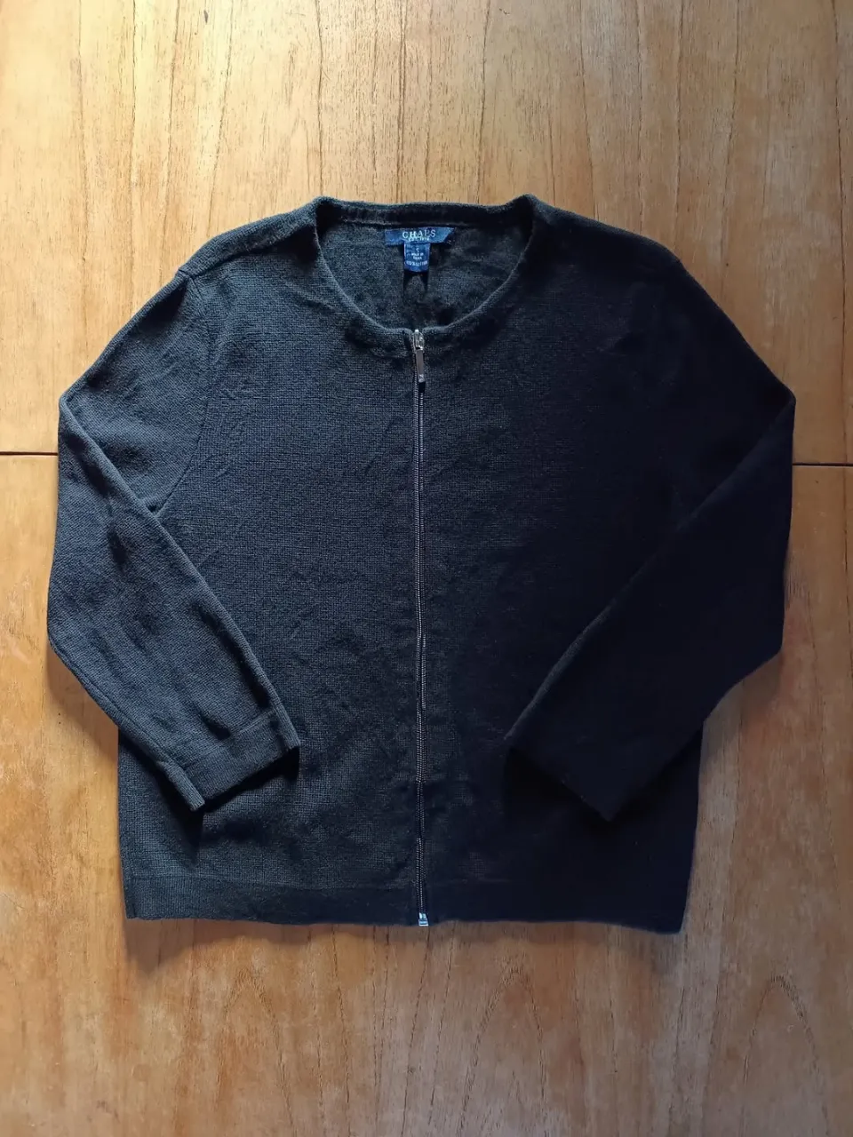 Campera De Hilo Chaps Ralph Lauren Negro ( Talle S )

Medidas 
Axila a Axila: 47cm
Hombros: 37cm
Largo: 54cm
Mangas: 47cm