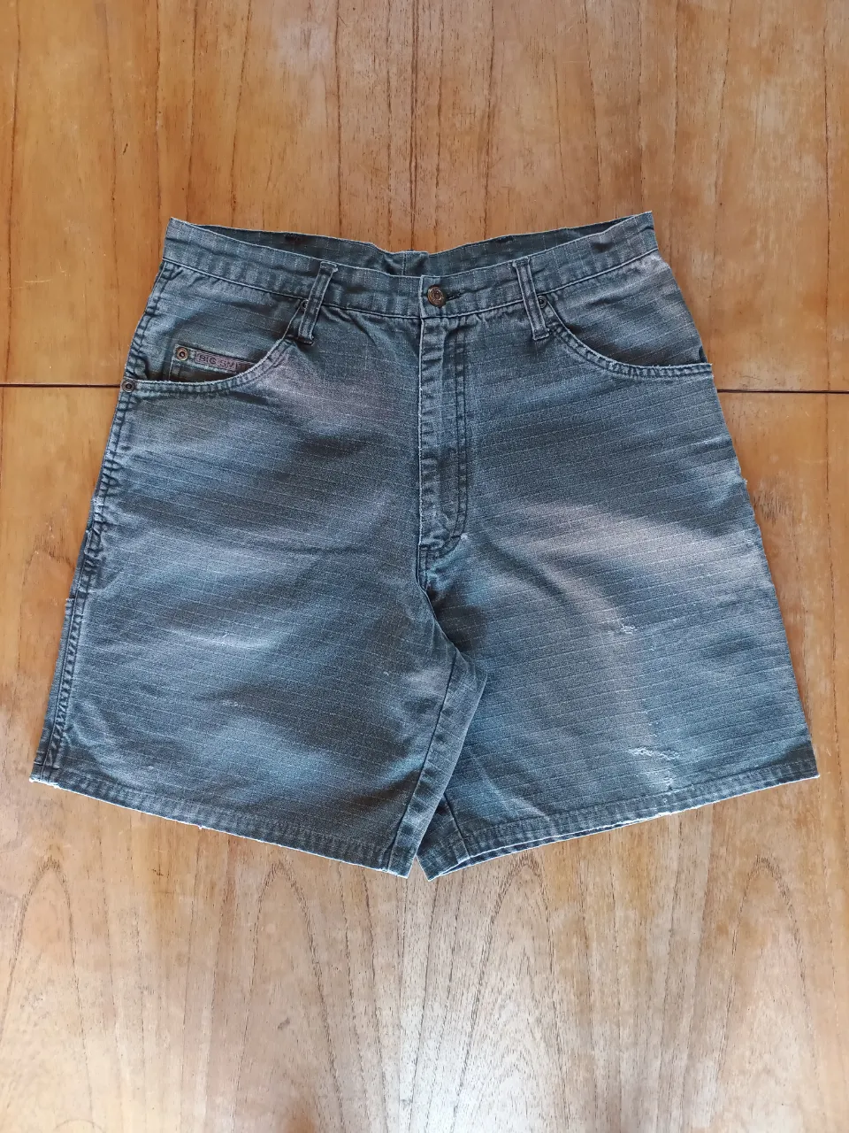 Bermuda Big Smith Carpenter Verde Musgo ( Talle 30 US - 40 ARG )

Medidas
Cintura: 40cm
Tiro Delantero: 30cm
Tiro Trasero: 39cm
Largo: 47cm
Botamanga: 31cm