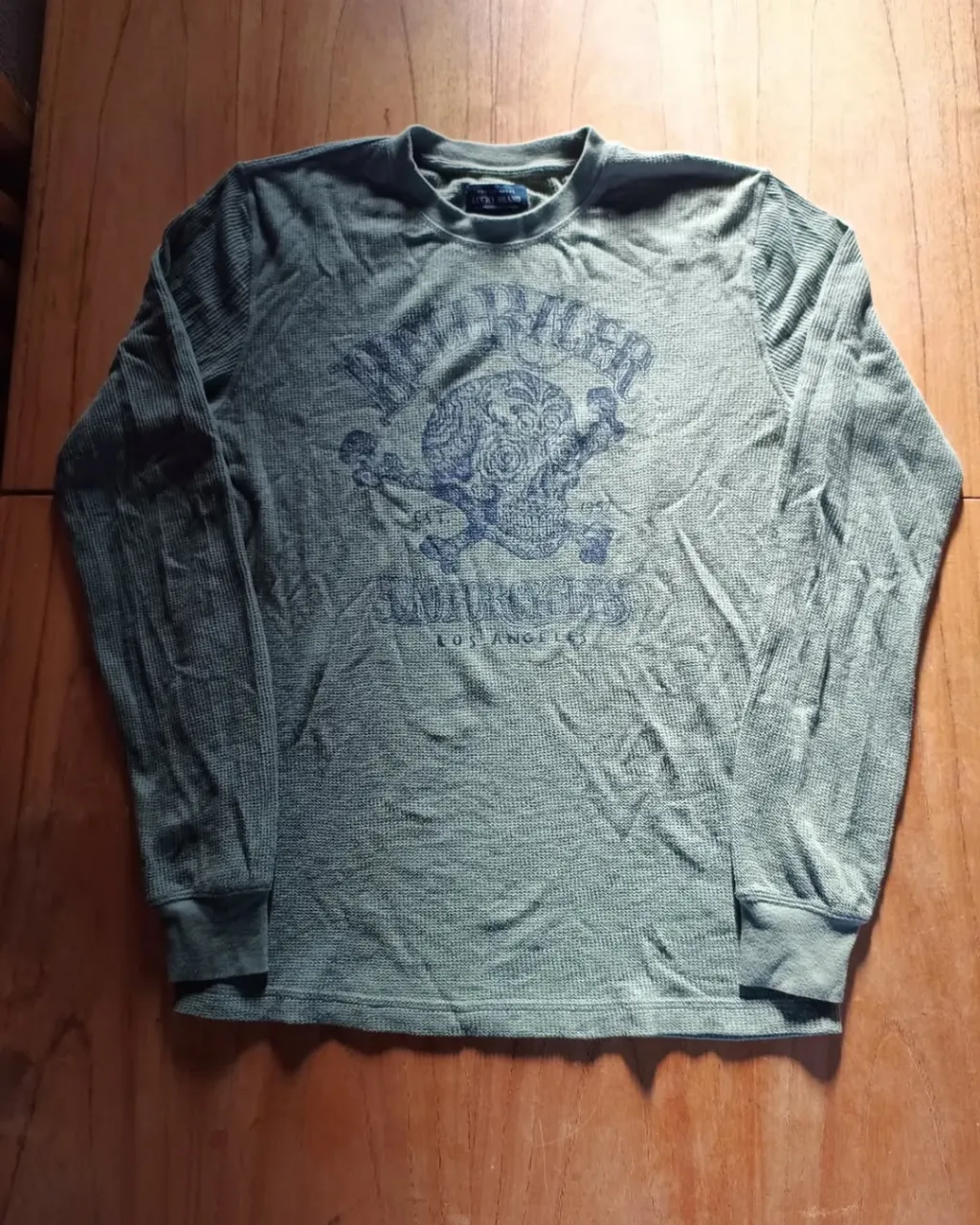 Camiseta Lucky Brand Verde Y2K ( Talle S )

Medidas 
Axila a Axila: 50cm - 60cm
Hombros: 44cm - 48cm
Mangas: 68cm
Largo: 70cm