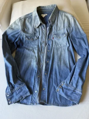 Levi's