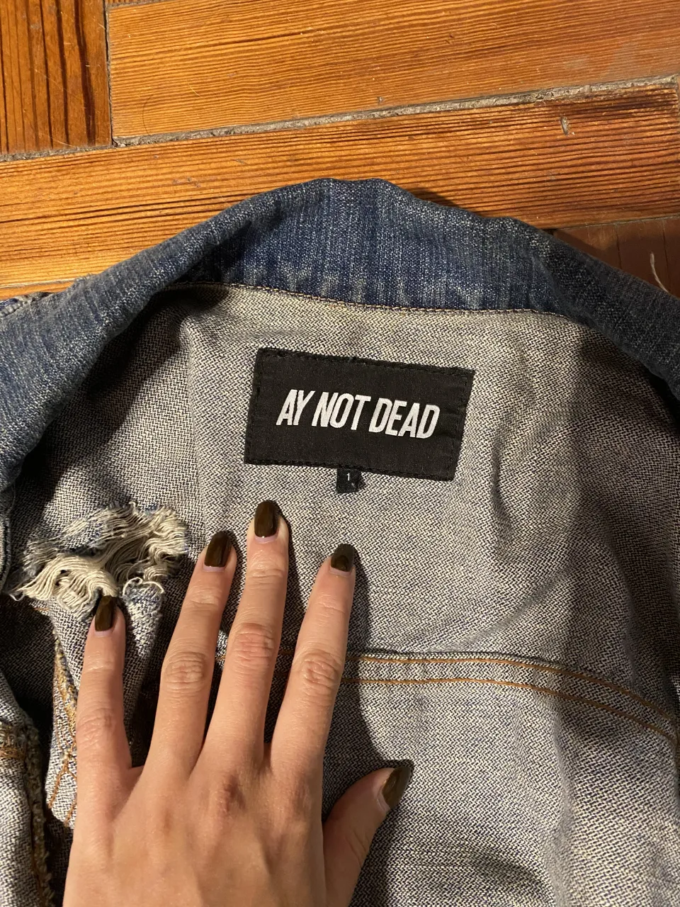 Campera Ay Not Dead - imagen 3