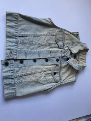 Levi's