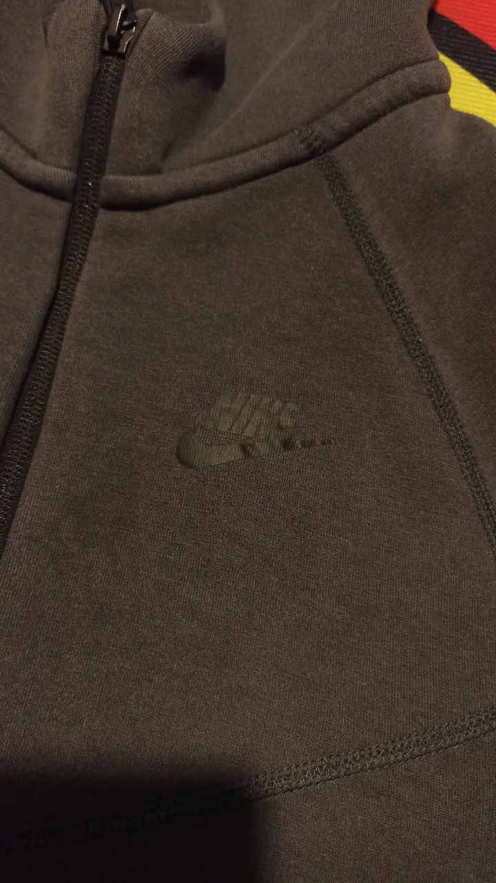 Campera Nike - Vista 2