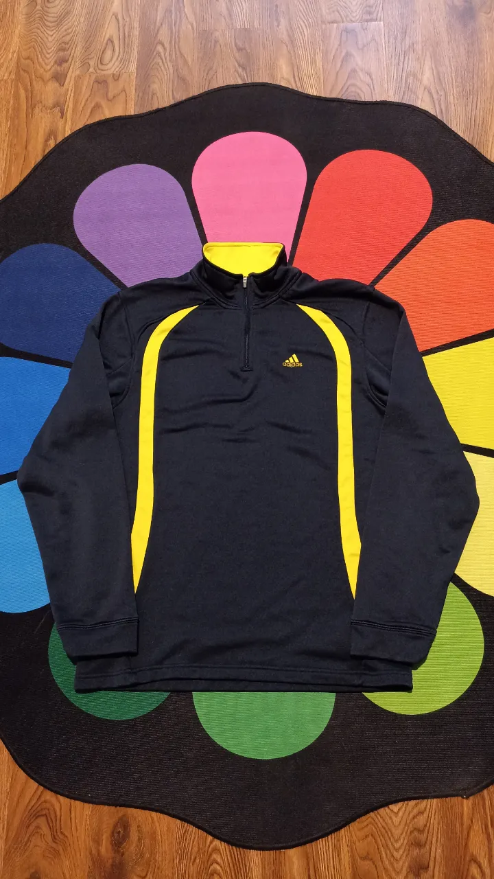 Sudadera Adidas vintage 
Talle L hombre 
Medidas:
Ancho axila 54cm 
Largo 70cm
Excelente estado 