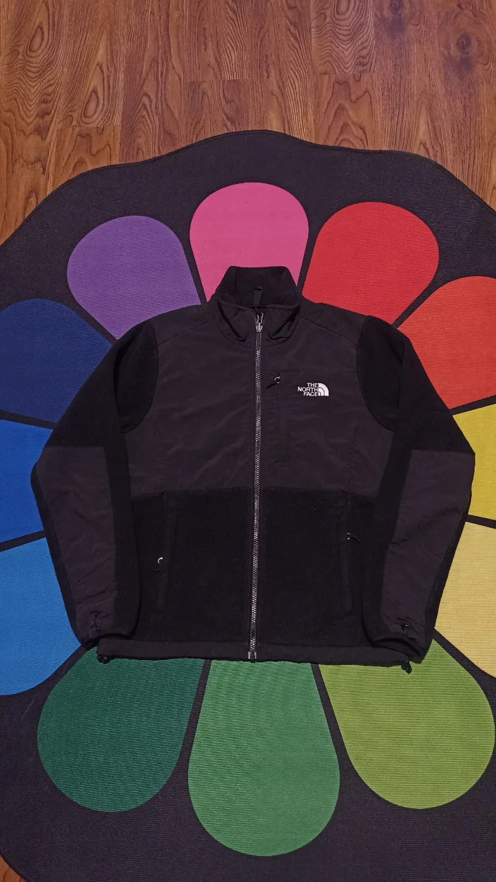 Campera the north face denali 
Talle S amplio mujer 
Medidas:
Ancho axila 48cm
Largo 62cm
Excelente estado 
Con holograma 