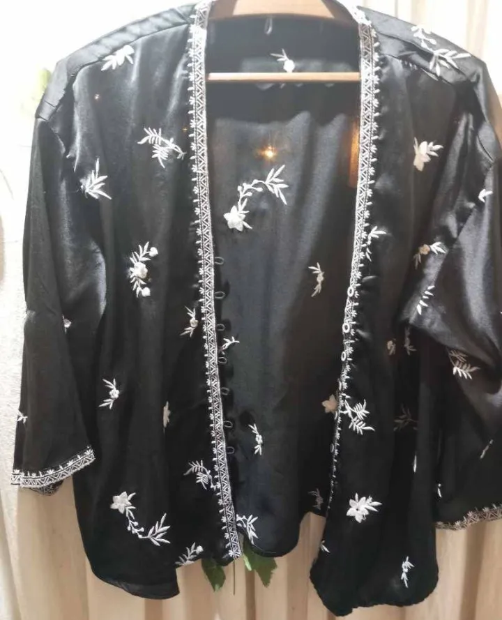 Kimono Sin marca. - imagen 3