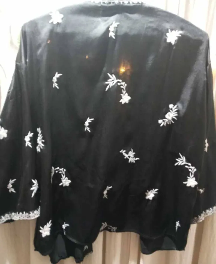 Kimono Sin marca. - imagen 2