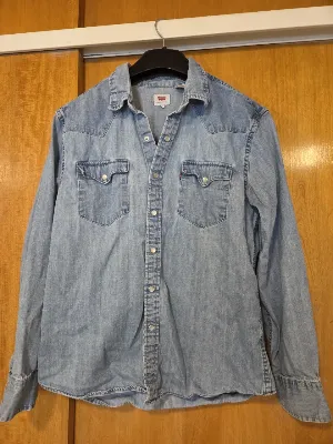 Levi's