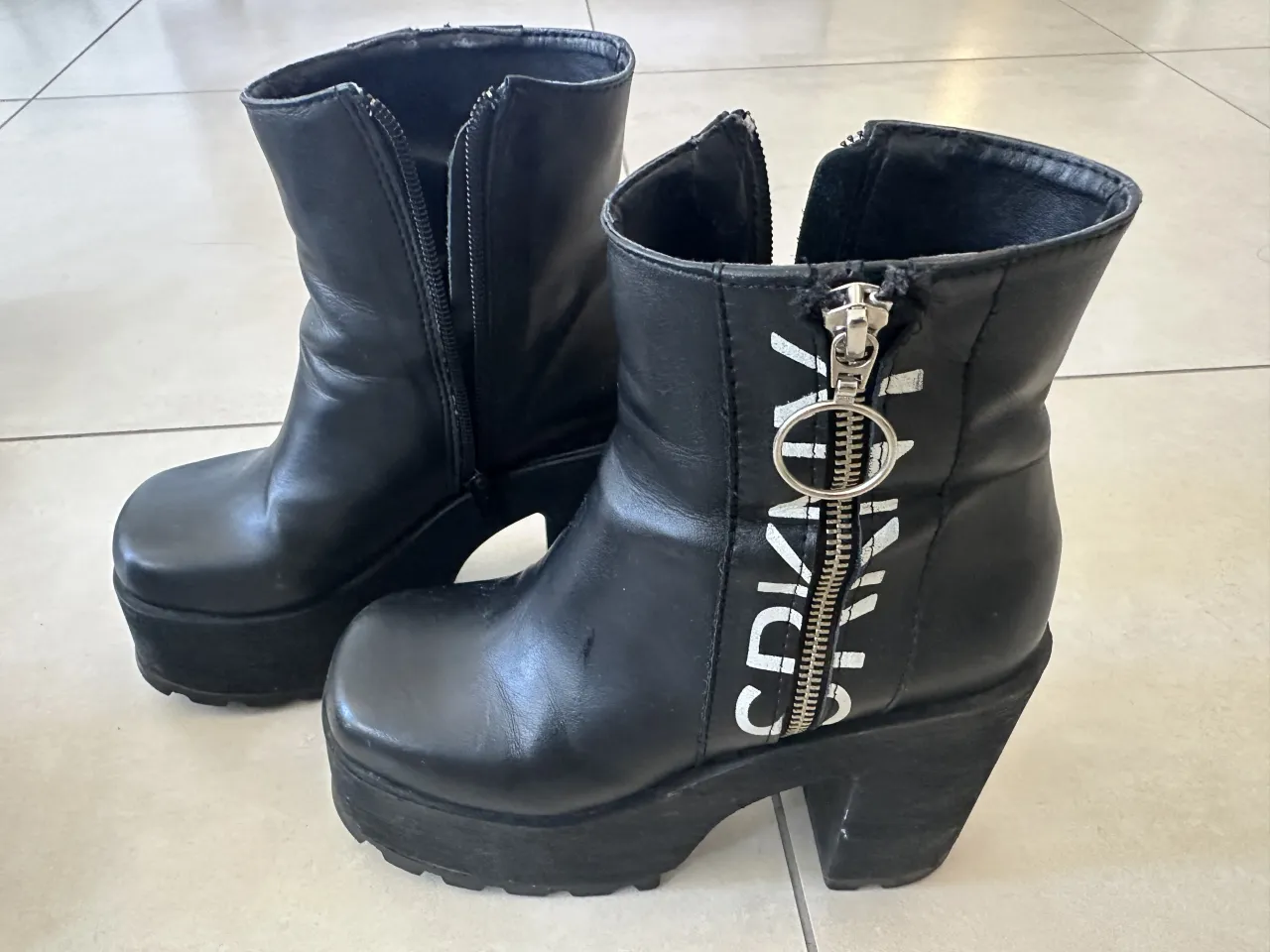 Borcegos Ricky Sarkany - imagen 1