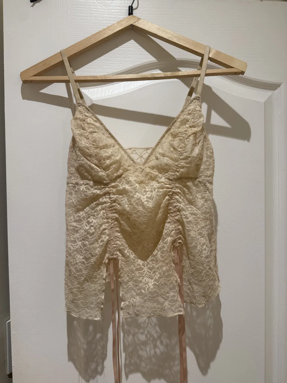 Top out from under for Urban Outfitters - imagen 1