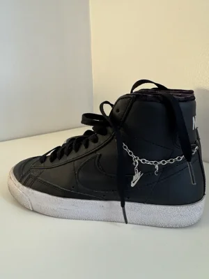 Nike · Talle AR 37