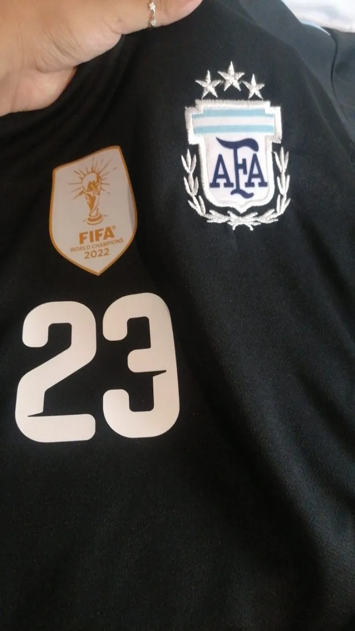 Camiseta argentina 2026 Dibu Martinez Niño talles 14-12-10-8 consultanos