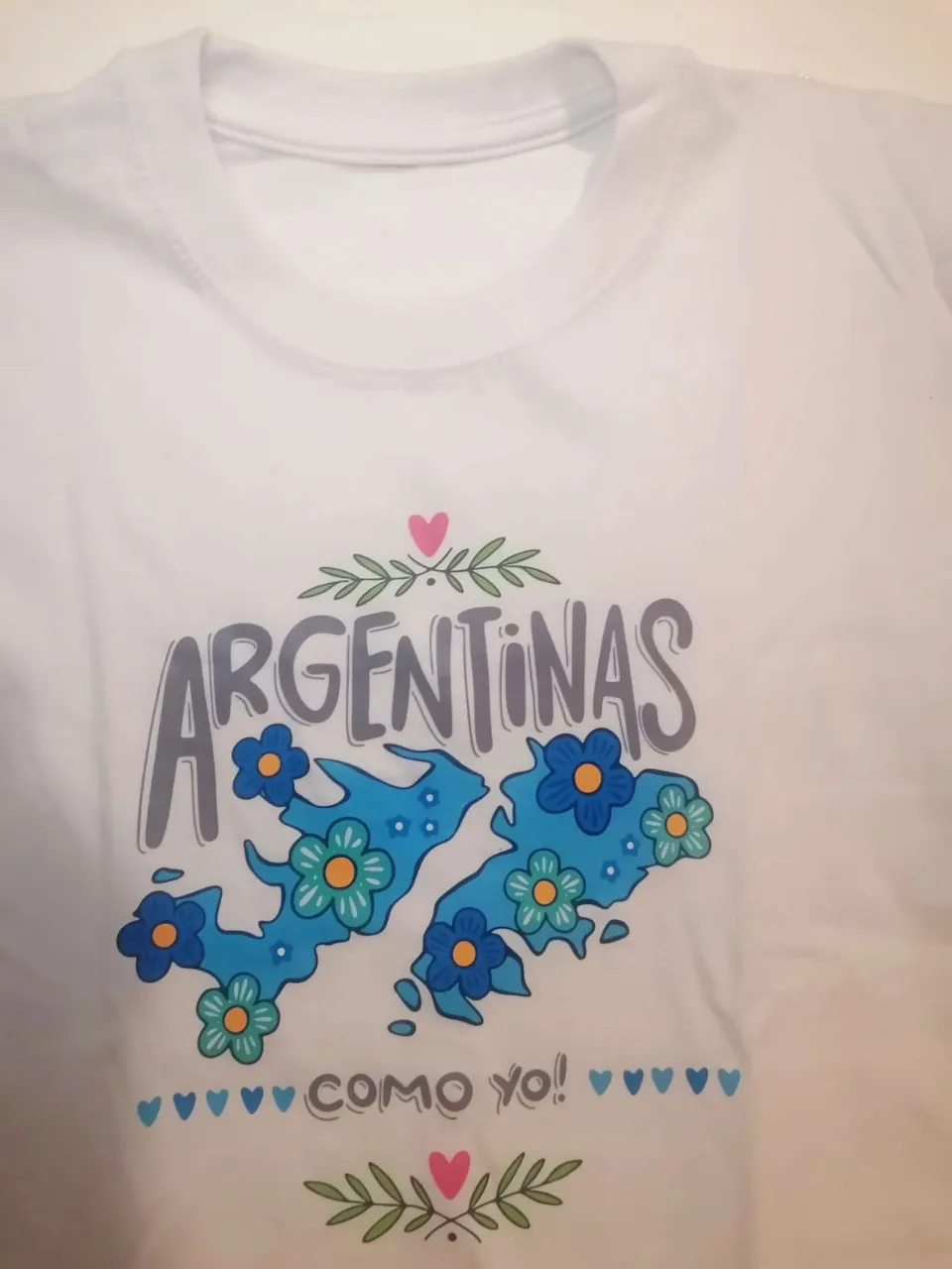 Remera blanca con estampa "Argentinas como yo!" Para Niños tenemos talles 14 - 12 - 10 - 8
