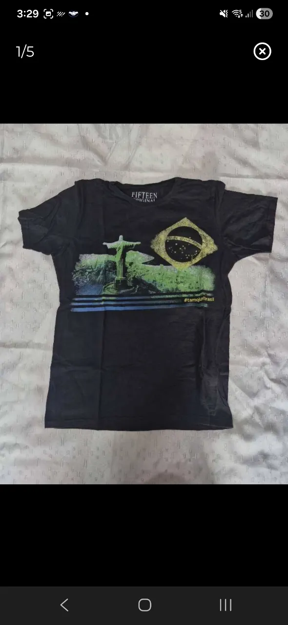 Remera negra con estampa del Cristo Redentor y la bandera de Brasil.