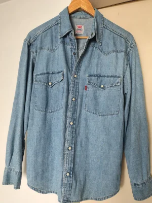 Levi's