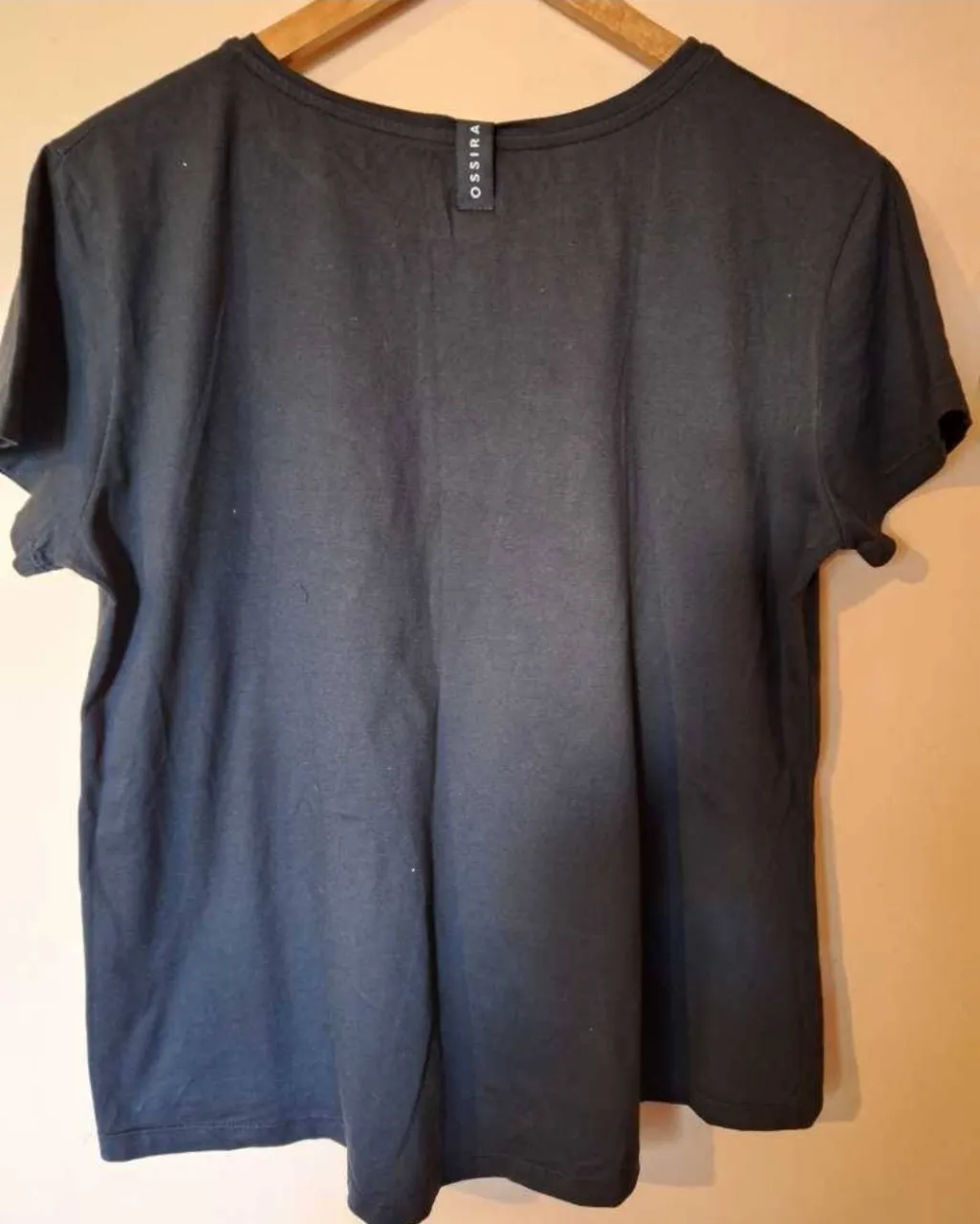 Remera Ossira - Vista 4