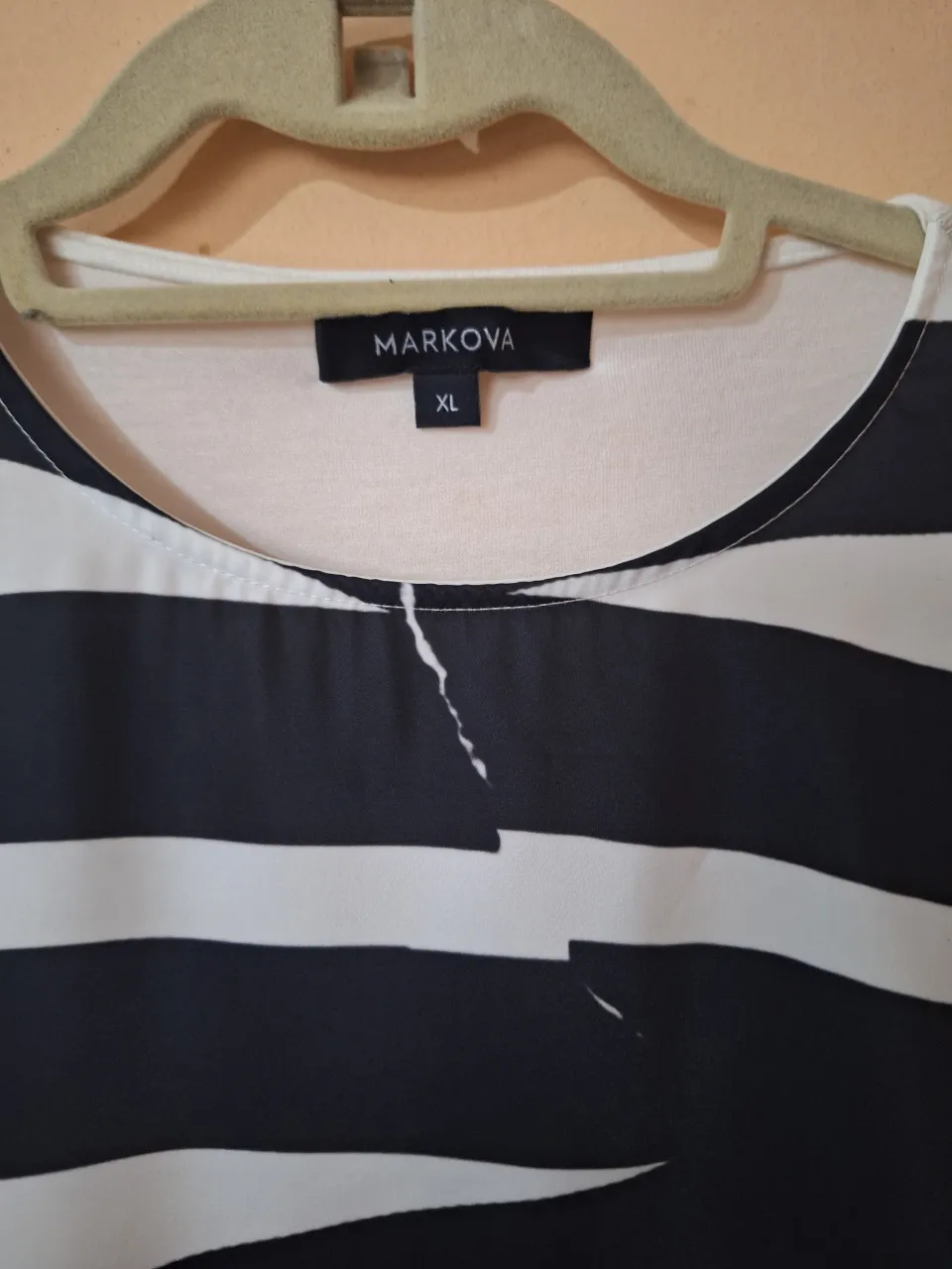 Remera Markova - Vista 2