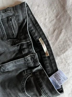 Levi's · Talle US 24