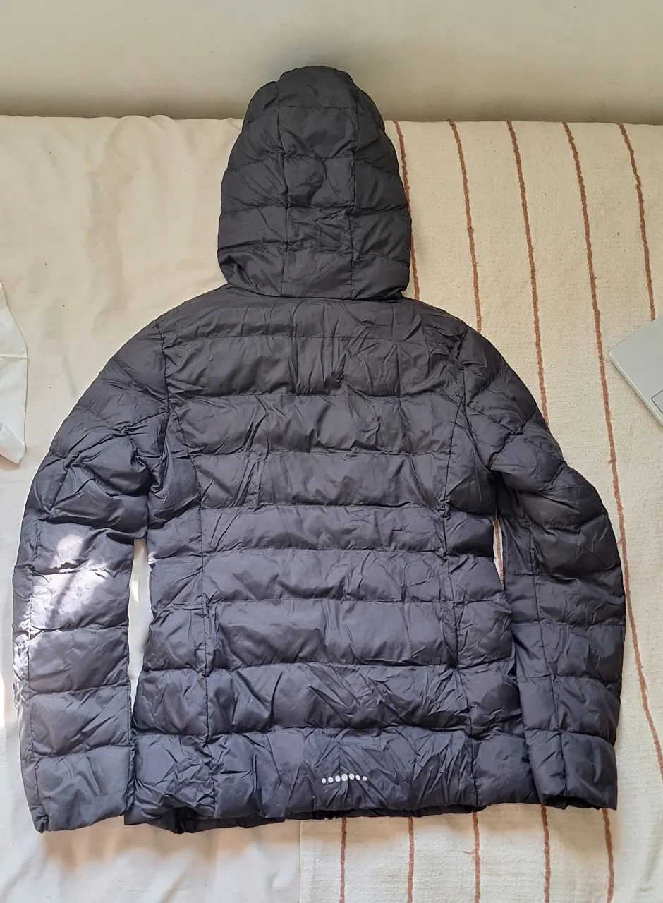 Campera de plumas Uniqlo - Vista 2