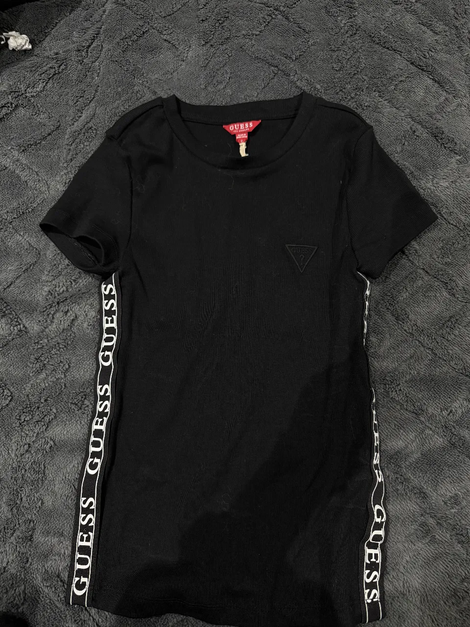 Remera GUESS - imagen 1