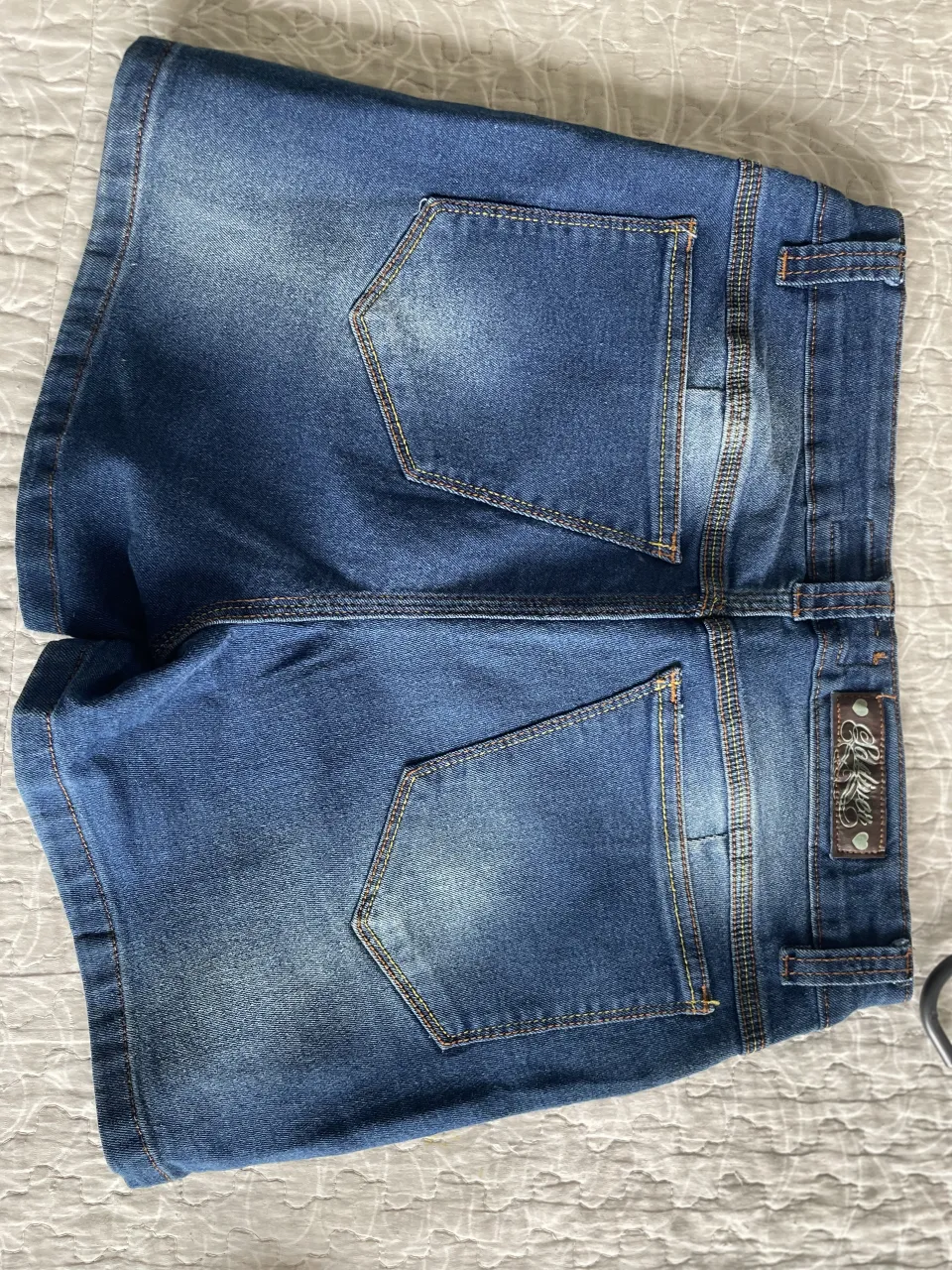 Short A.a.a - imagen 3
