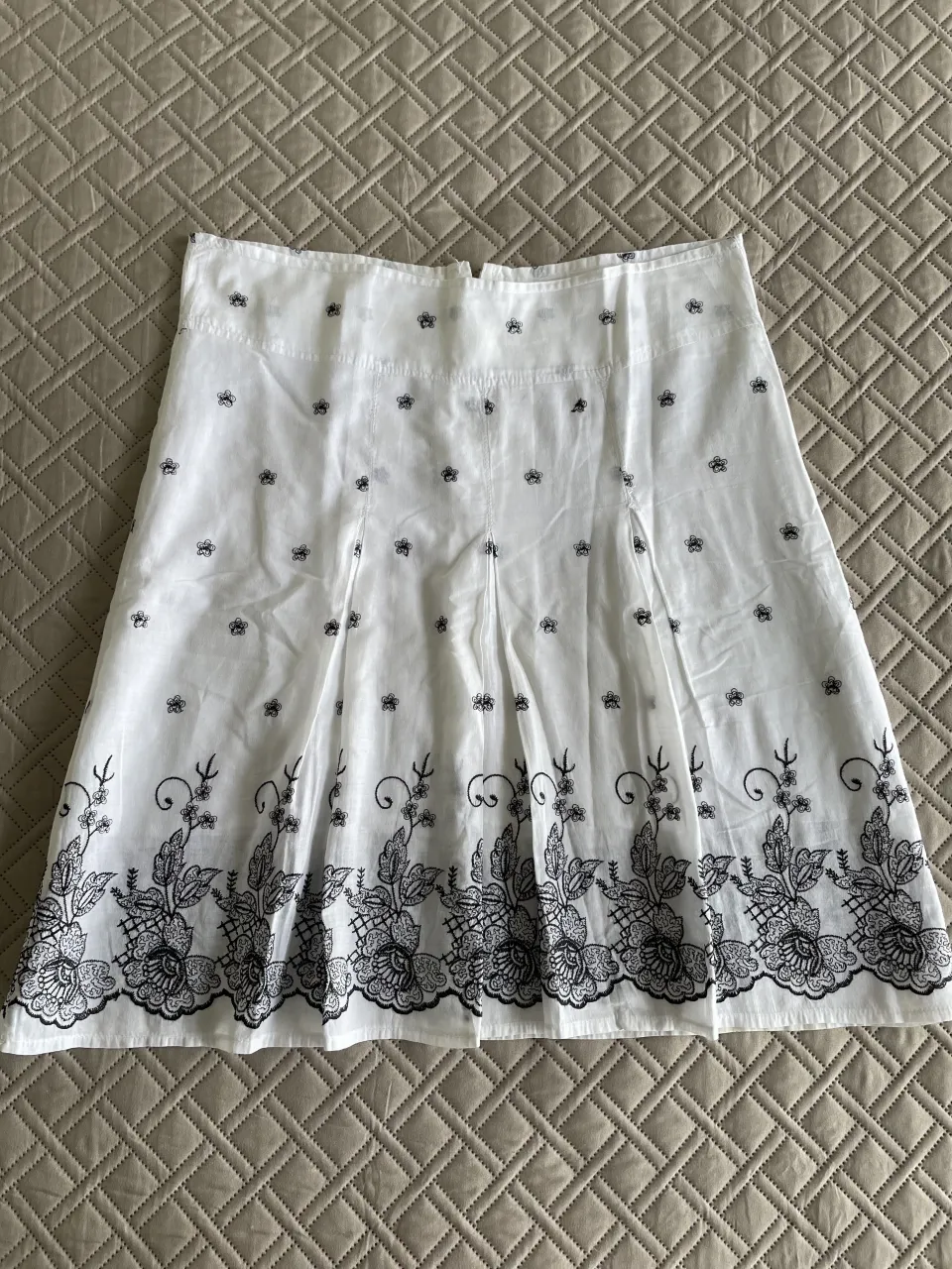 Pollera A.a.a - imagen 1